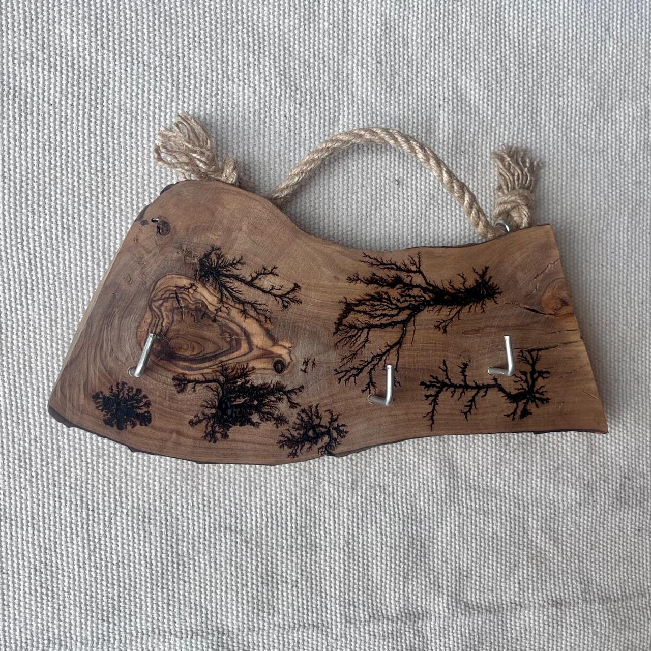 Olive Wood Live Edge Key Holder - صورة 12