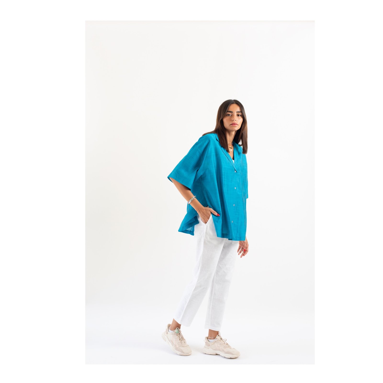 blue shirt - صورة 3