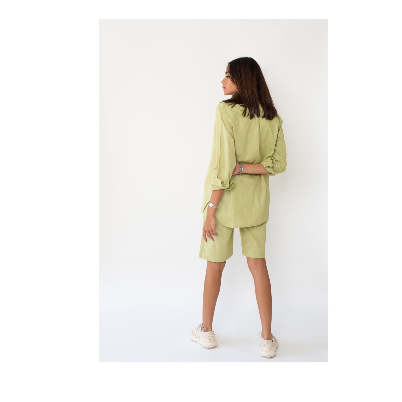 Light green shirt - صورة 3