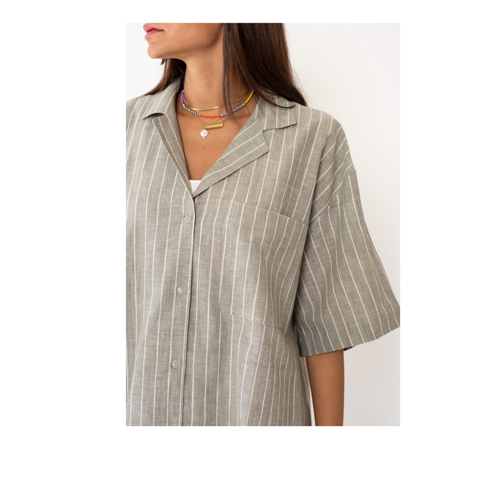 gray shirt - صورة 1