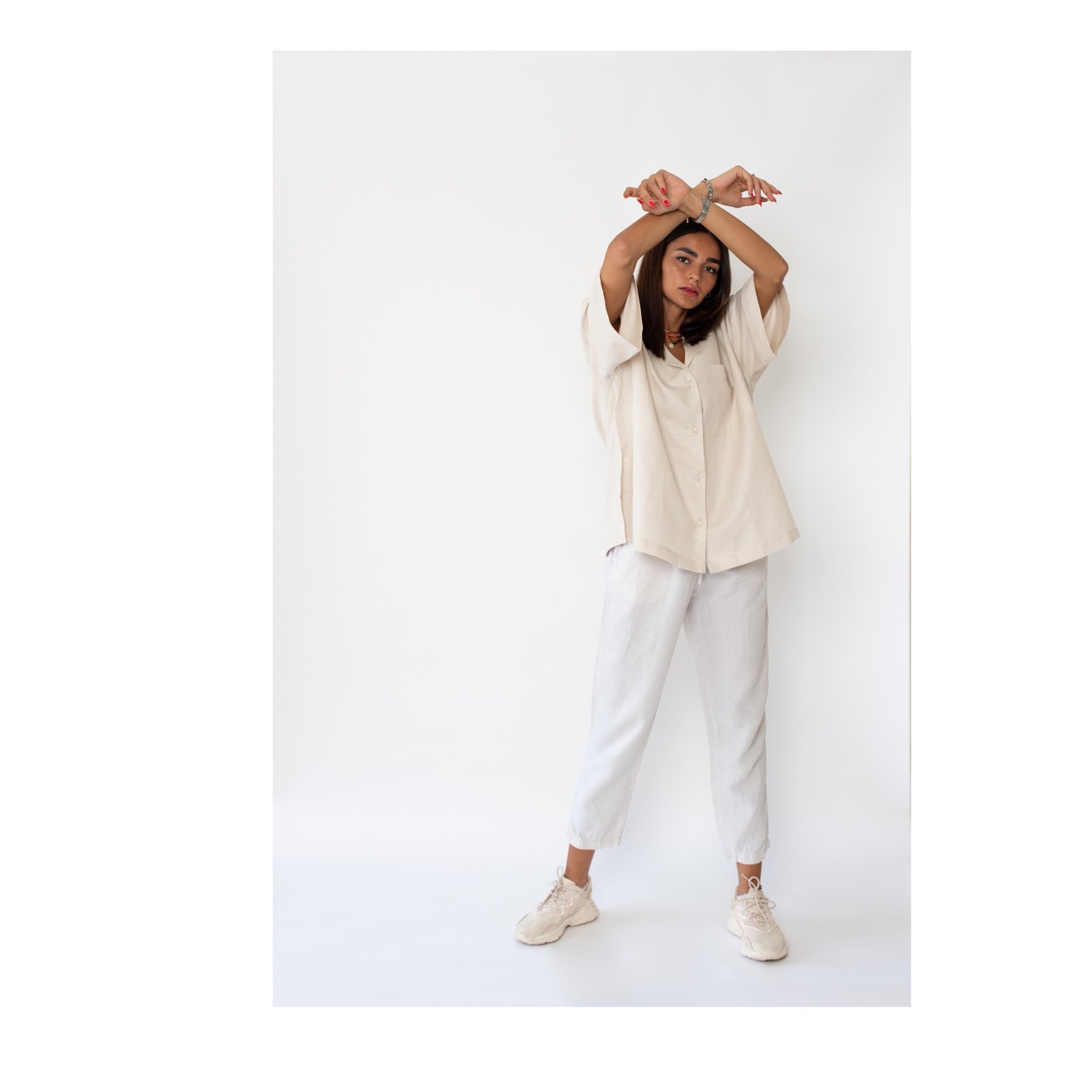 beige shirt - صورة 3