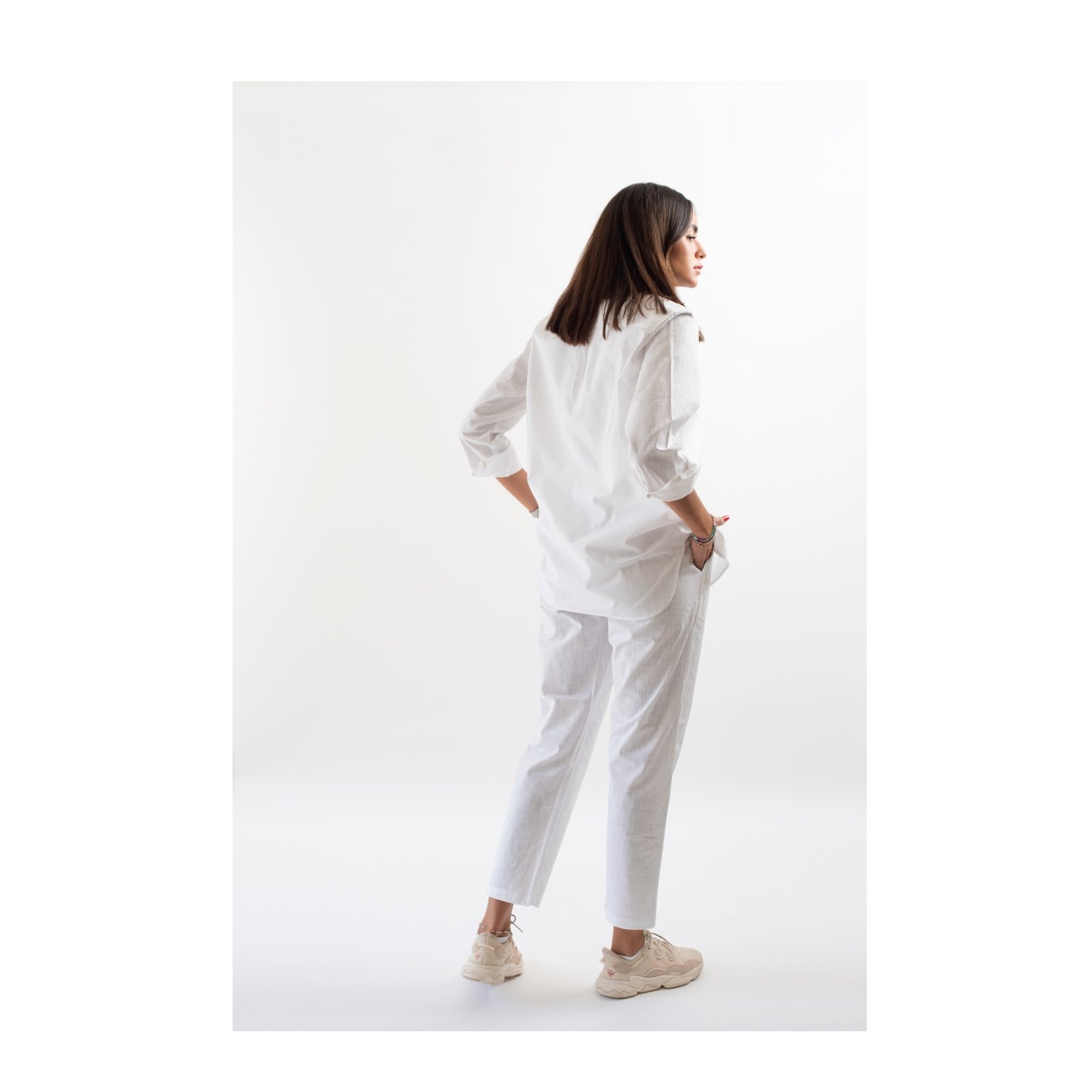 White shirt - صورة 2