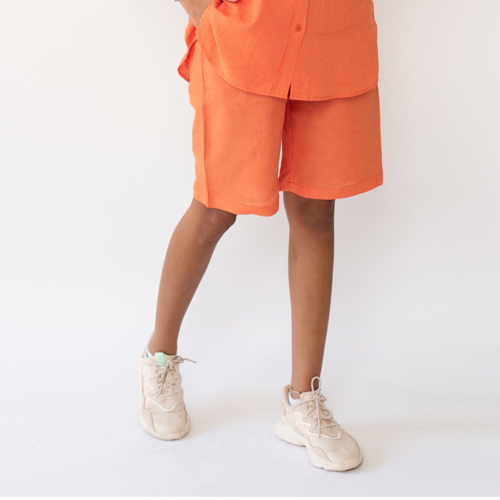 orange shorts - صورة 1