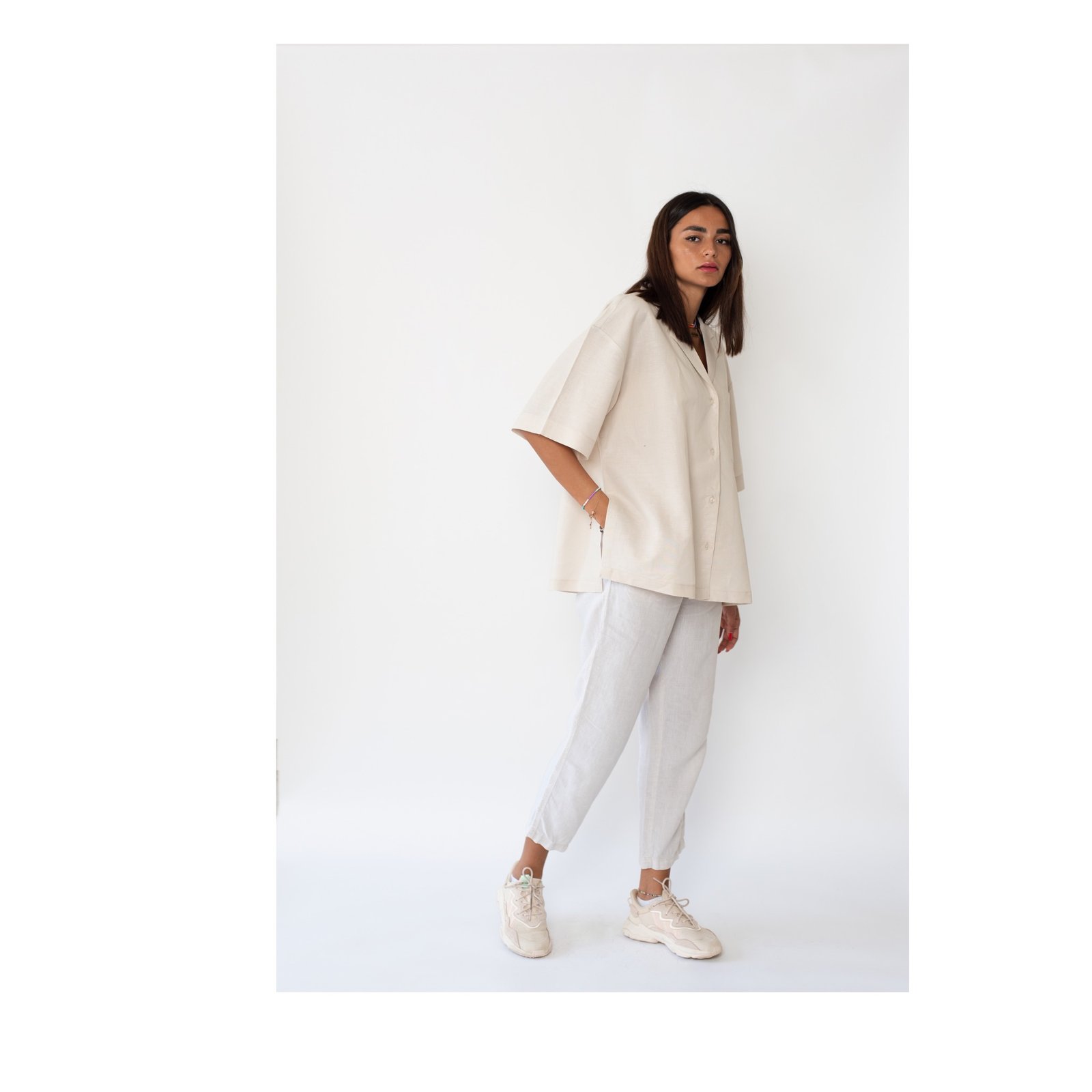 beige shirt - صورة 4