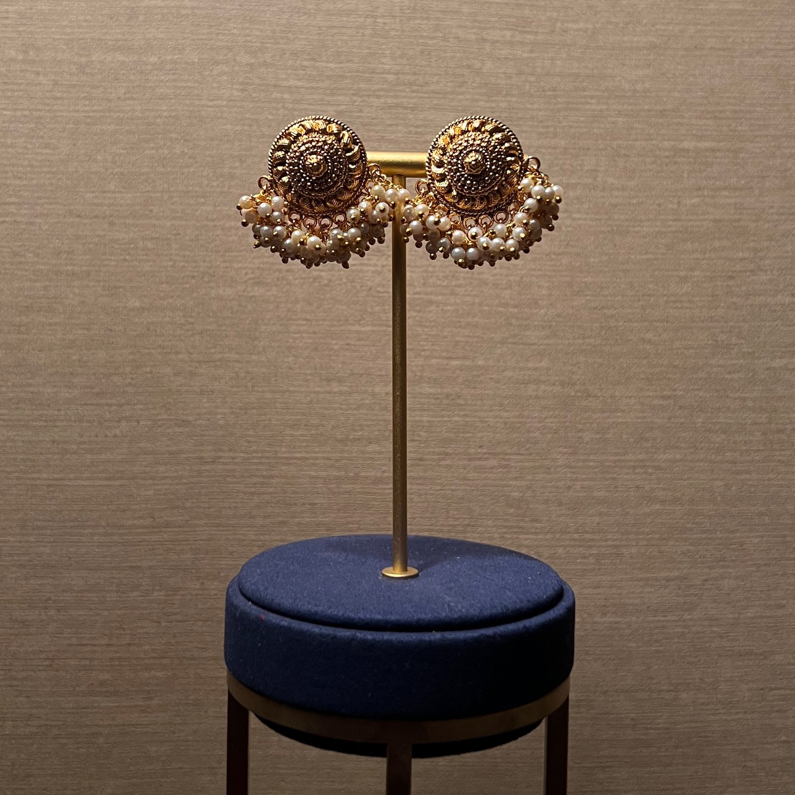 pearly earrings - white - #23 - صورة 2