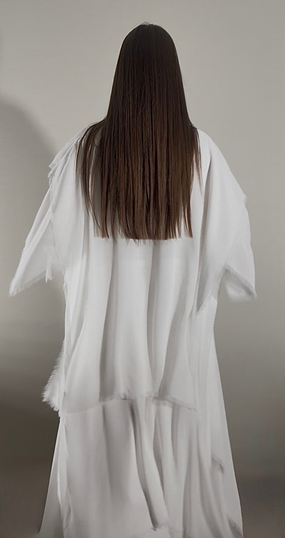 Layers chiffon abaya embroidered sleeves - صورة 3
