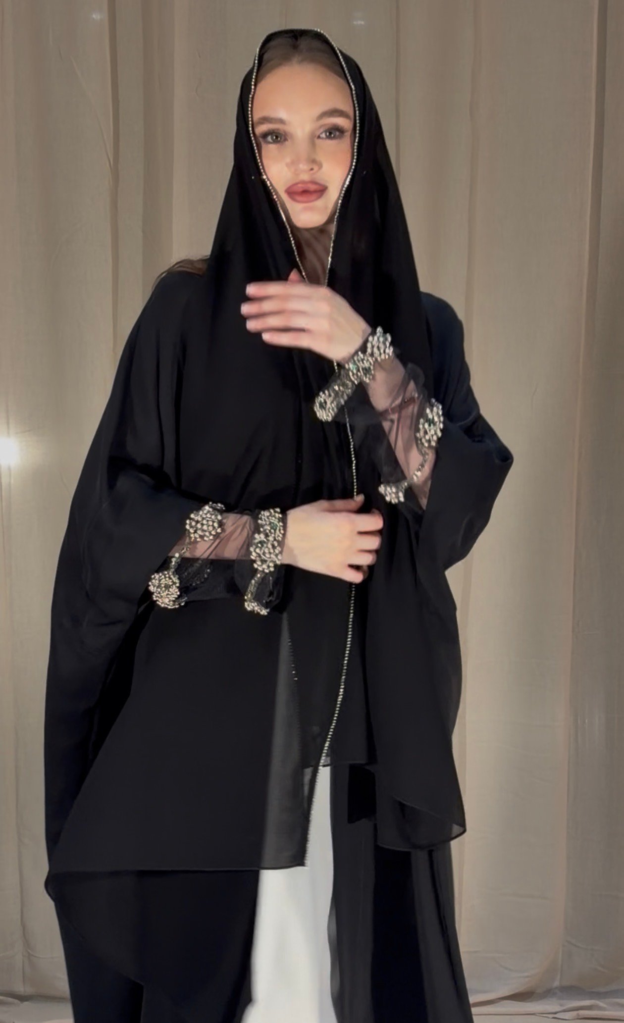 عبايه كريب ندى + تطريز  3D Embellishment - صورة 4