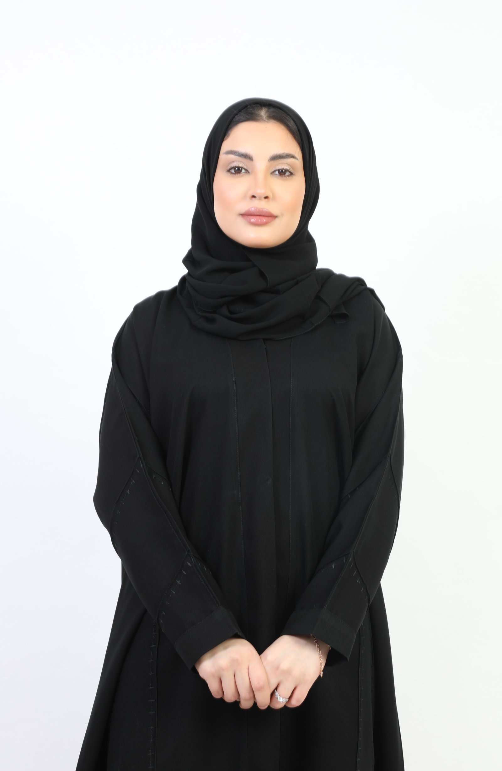 عباية كلاسيك مزينة بتطريز - صورة 3