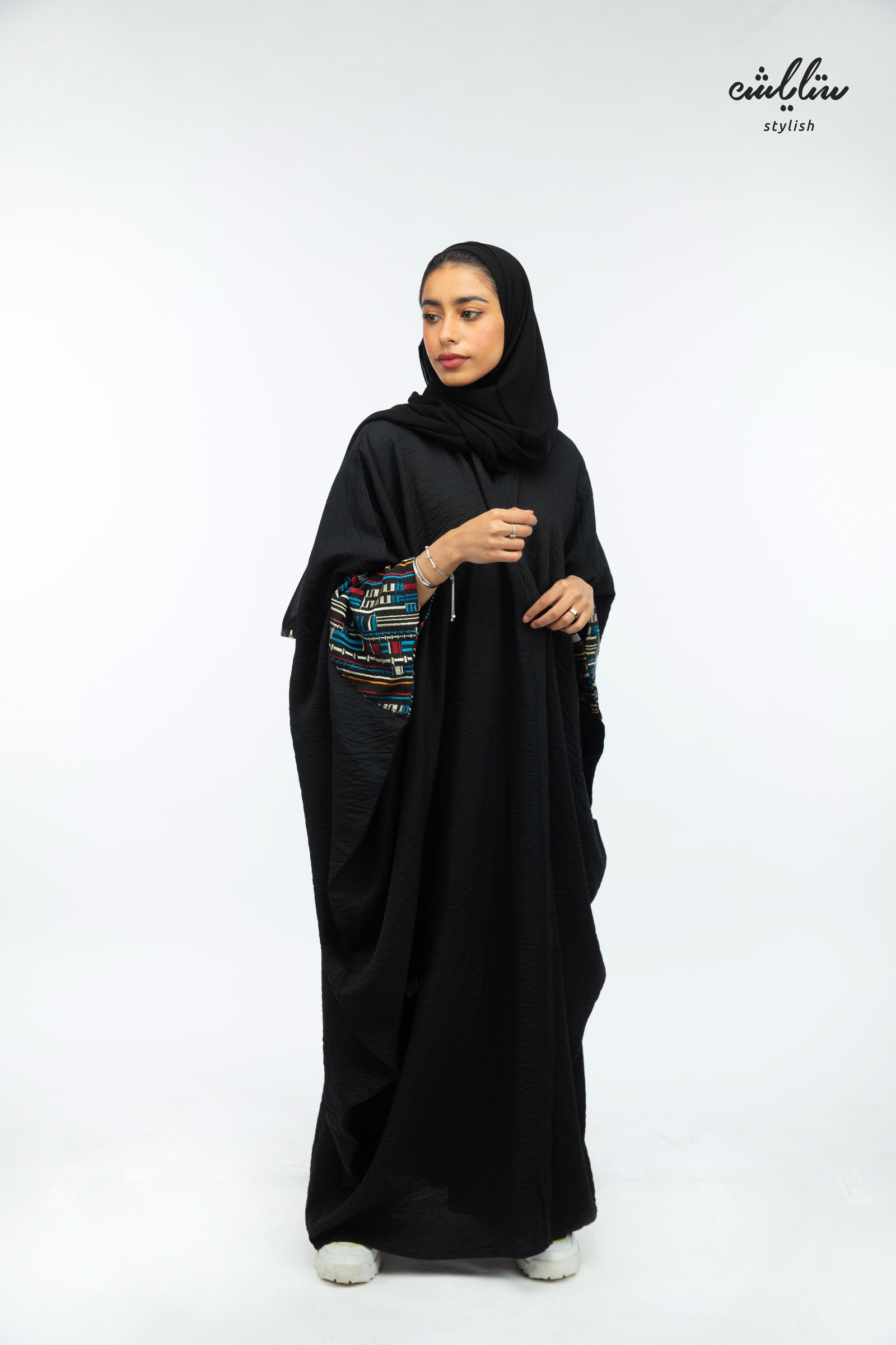 عباية لنن اماراتي لف بكلفة على الأكمام - صورة 2