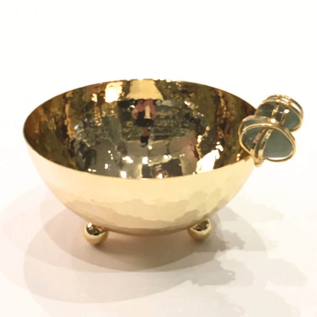 Gold plated bowl size 19cm with green  precious stones - صورة 2