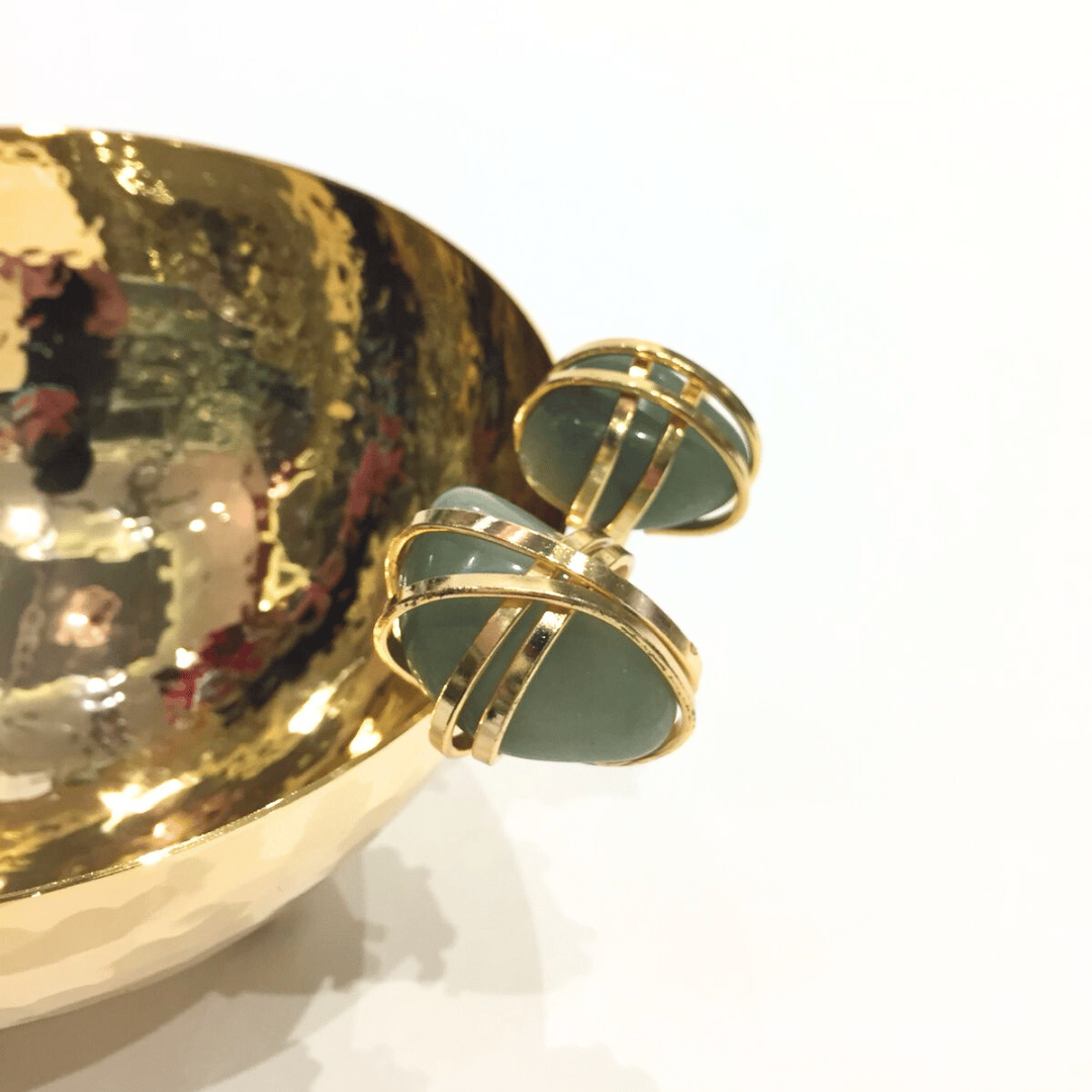 Gold plated bowl size 19cm with green  precious stones - صورة 3