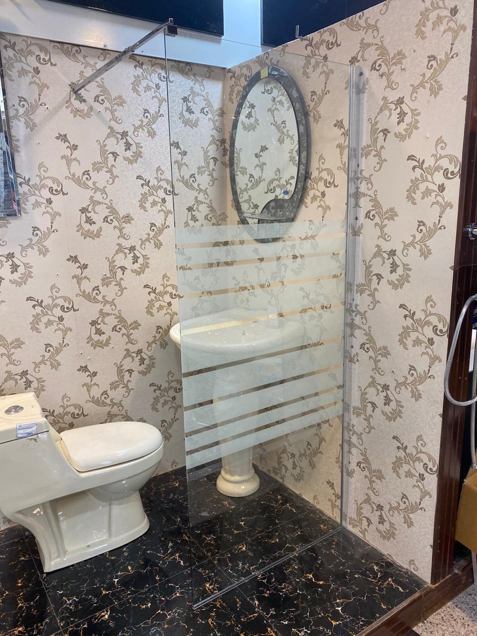 حاجز زجاج مخطط - Image 1