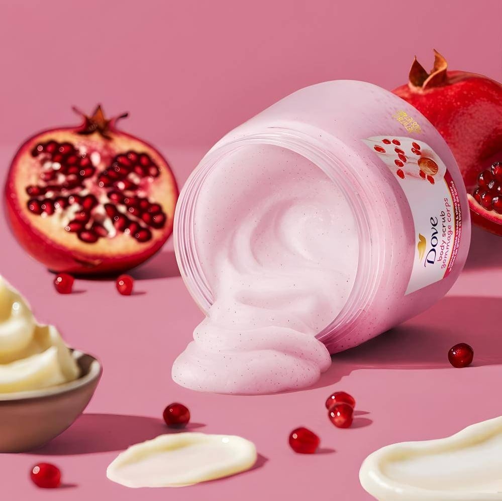 Dove Body Scrub with Pomegranate Seeds & Shea Butter – Gentle Exfoliation & Deep Moisturization 425g - Image 2