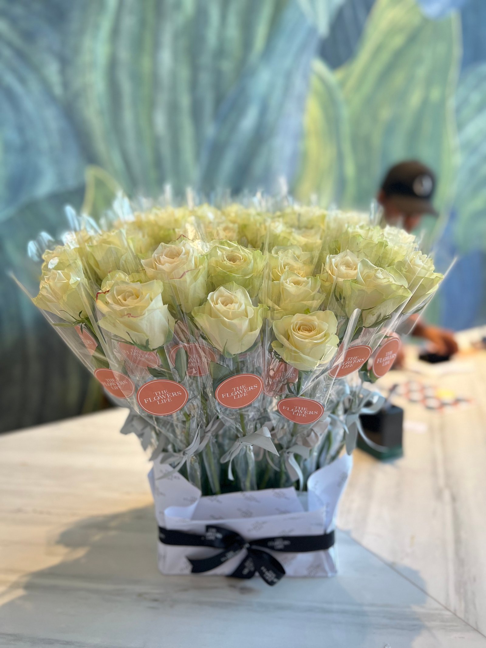 STAND SINGLE WHITE ROSES - 50 PCS - صورة 2
