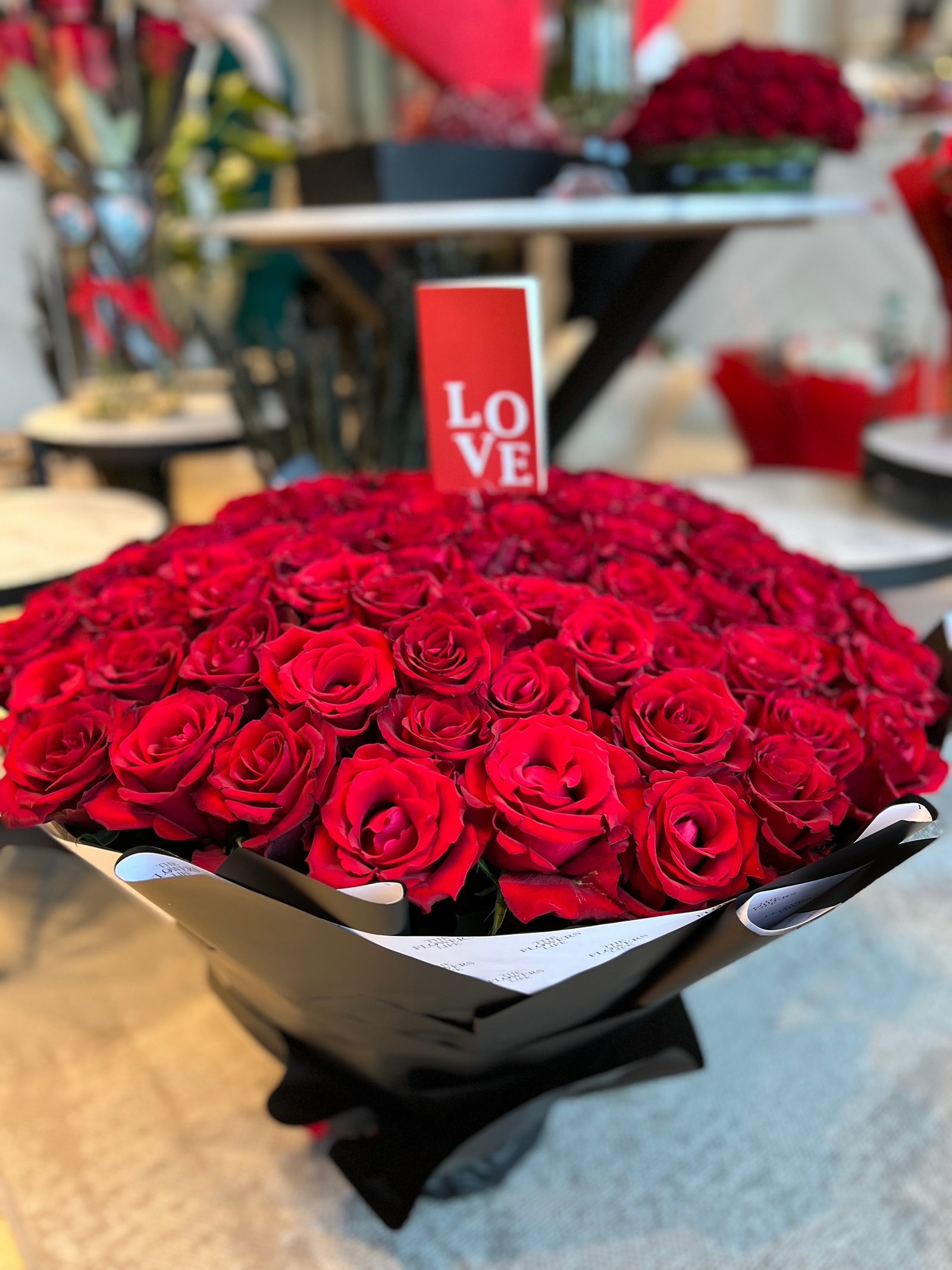  LUXURY ROUND 85 RED FLOWERS  - صورة 1