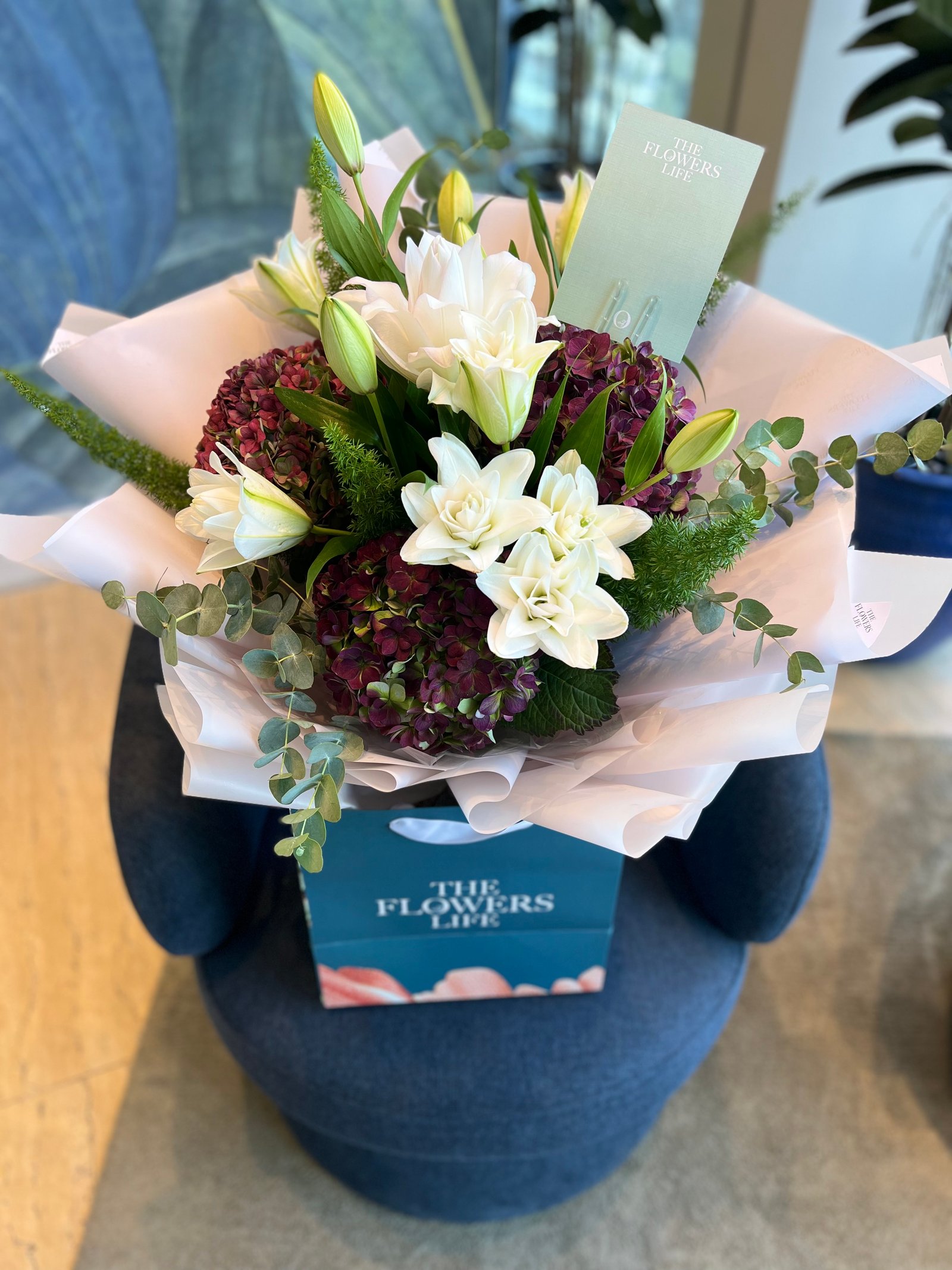 Large bouquet (Hydrangea with lily) - صورة 2