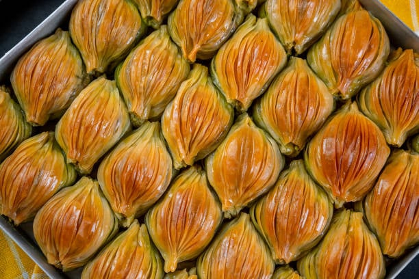 Midye Baklava with Pistachio & Cream - Image 16