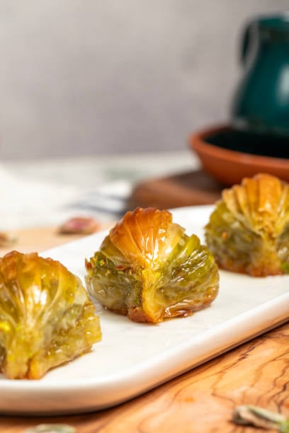 Midye Baklava with Pistachio & Cream - Image 6