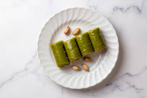 Pistachio Dolma Baklava: Authentic Turkish Taste - Image 5