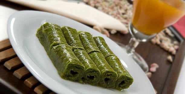 Pistachio Dolma Baklava: Authentic Turkish Taste - Image 1