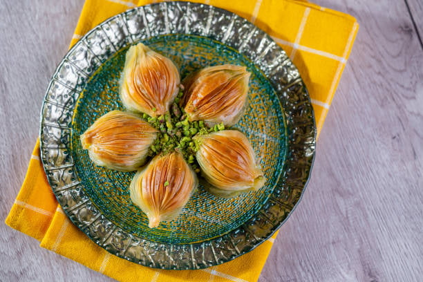 Midye Baklava with Pistachio & Cream - Image 7