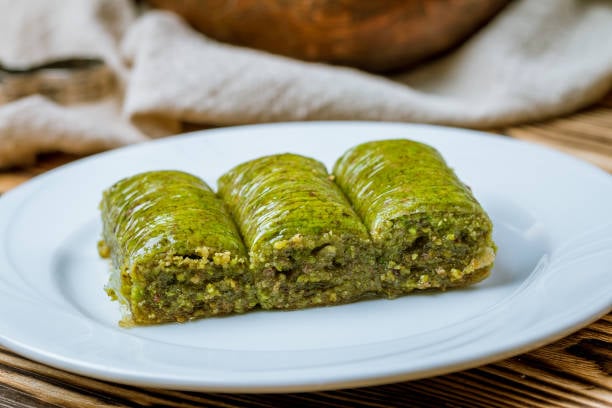 Pistachio Dolma Baklava: Authentic Turkish Taste - Image 8