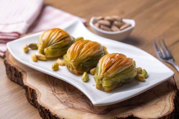 Midye Baklava with Pistachio & Cream - Image 10