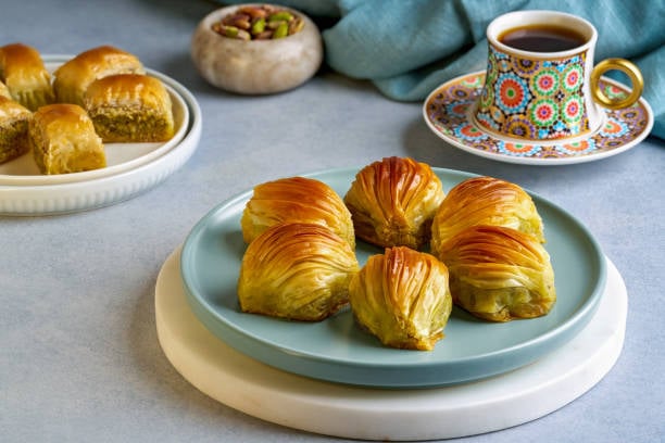 Midye Baklava with Pistachio & Cream - Image 11