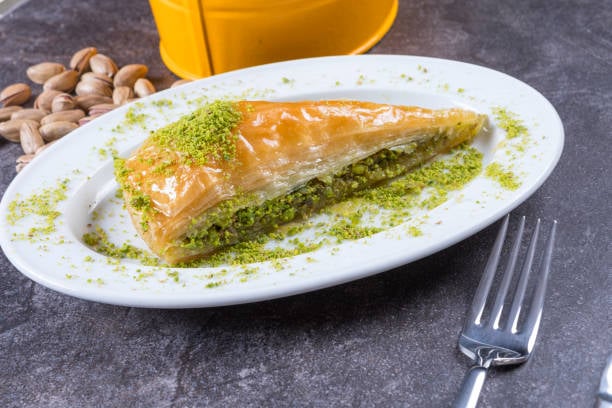 Pistachio Havuç Dilimi Baklava - Image 3