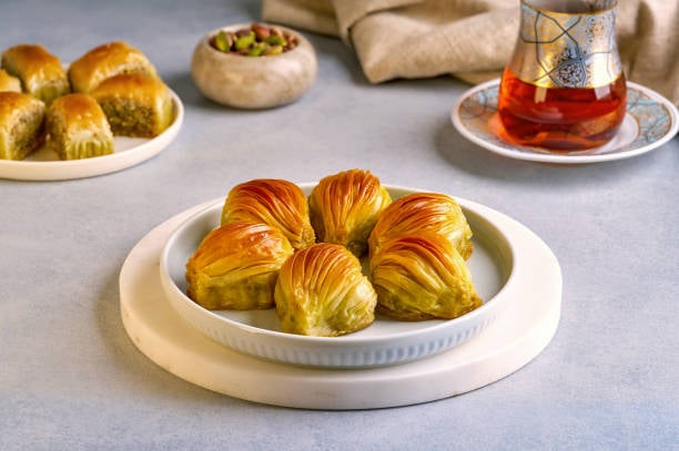 Midye Baklava with Pistachio & Cream - Image 5