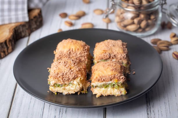 Turkish Cold Baklava - Sotlu Nuriye (500g) - Image 4