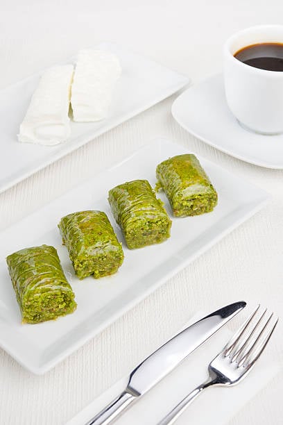 Pistachio Dolma Baklava: Authentic Turkish Taste - Image 12