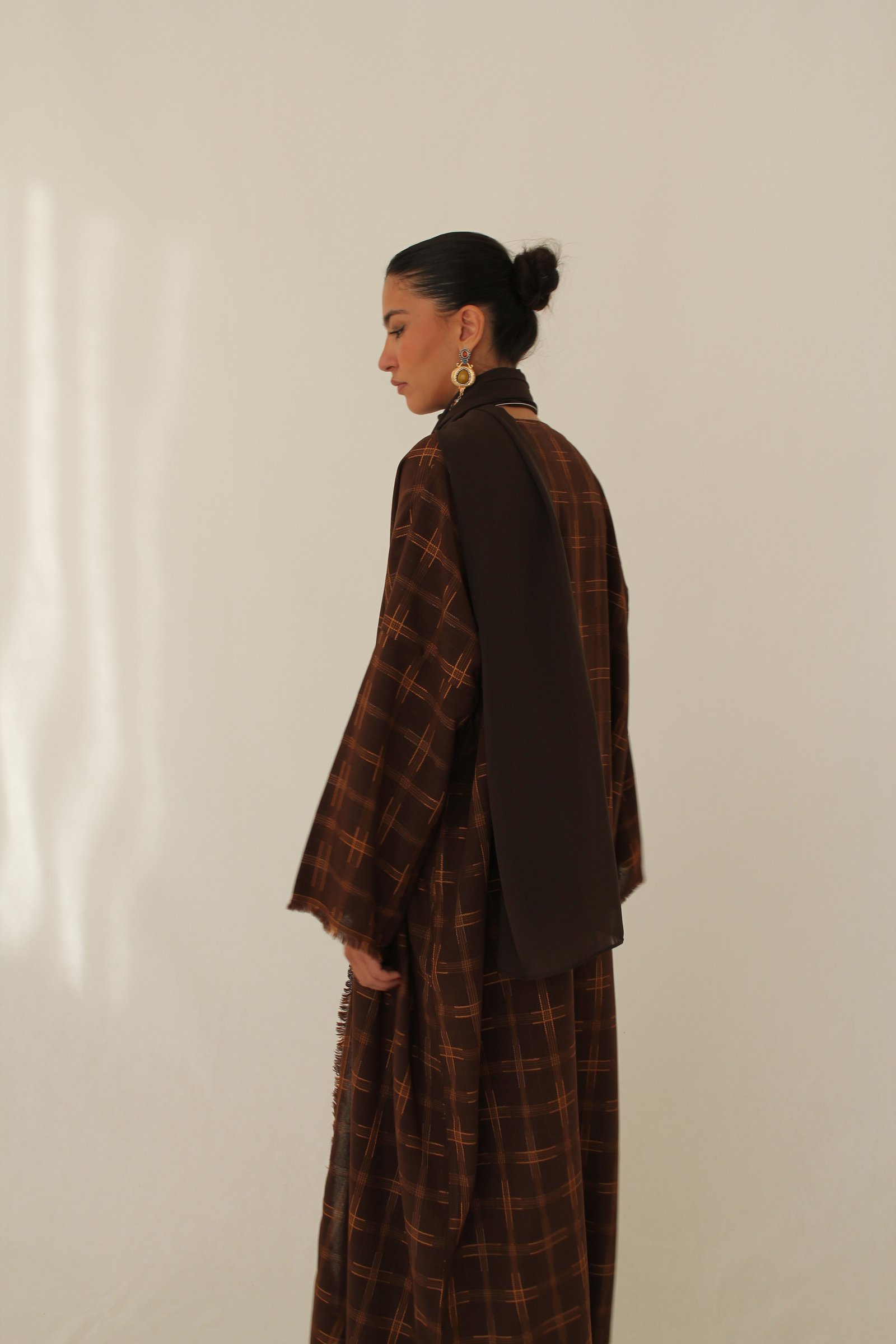 Brown Grid - صورة 2