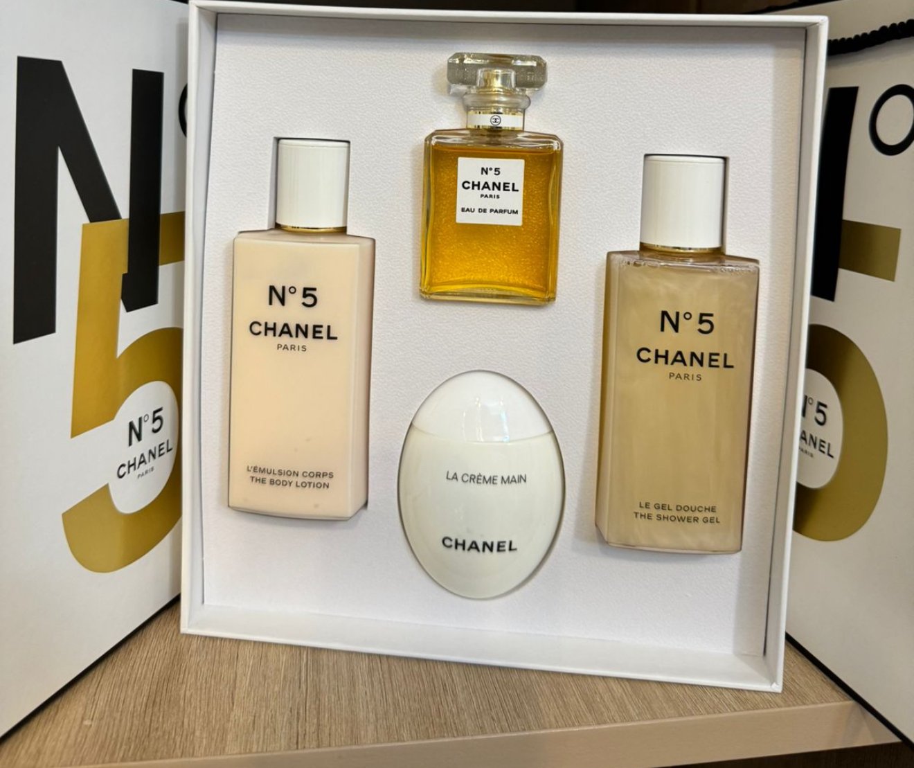 عطور  ميني شانيل N5 طقم اربع قطع  بارفيوم للنساء - صورة 3