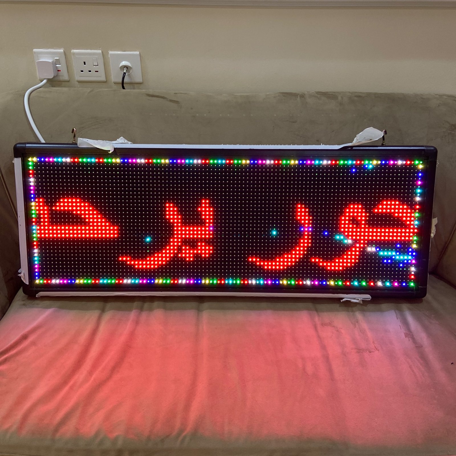 شاشه عرض ملونه خارجيه  تحكم واي فاي  - صورة 6