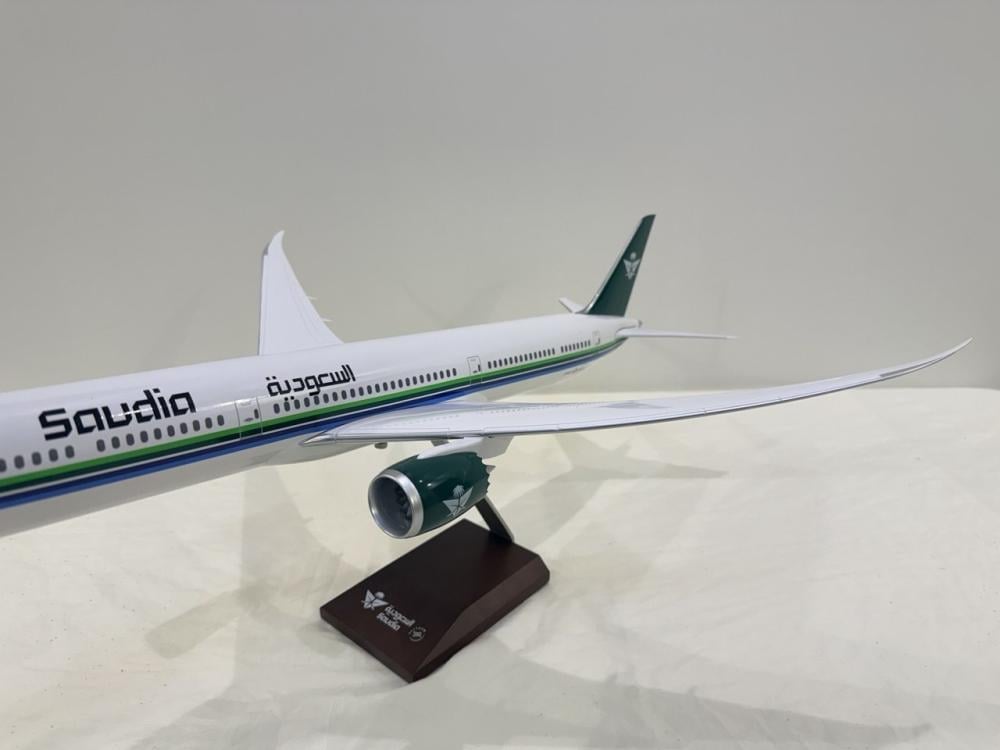 مجسم B787 الخطوط السعودية بالشعار الجديد - صورة 2