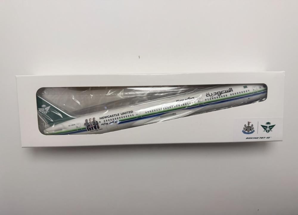 مجسم B787-10 الخطوط السعودية نيوكسل (نادرة جدا) - صورة 1