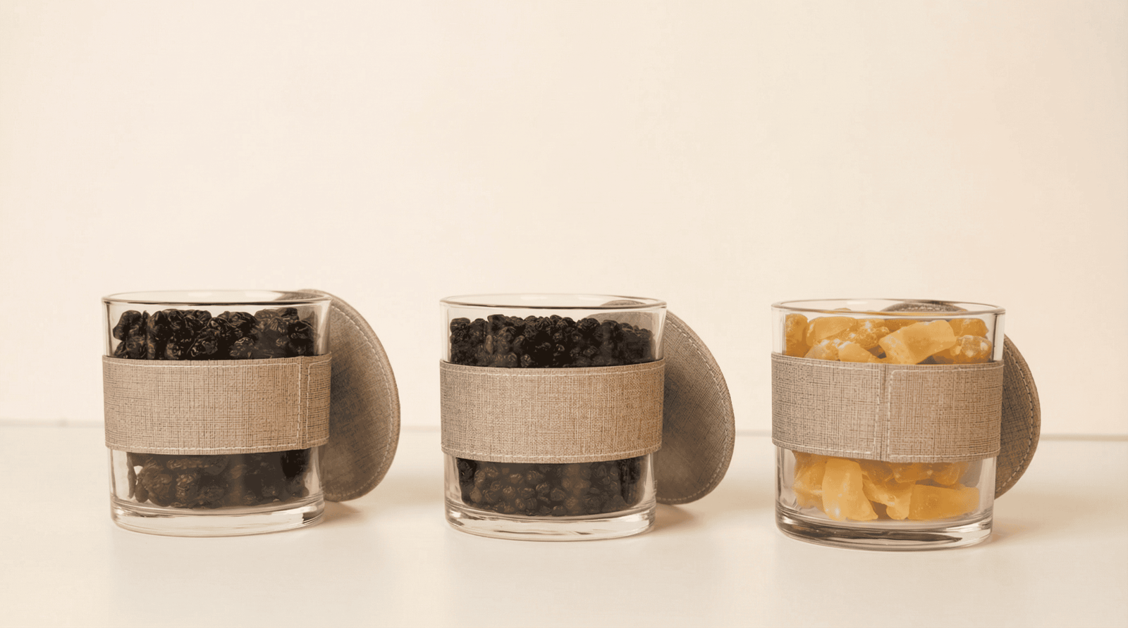 3 glass jars with lids - Image 2