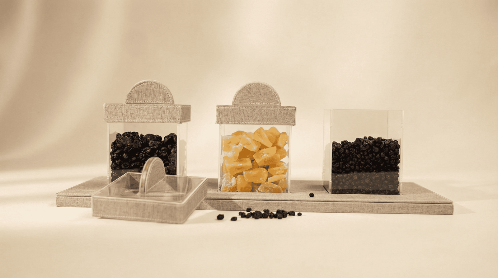 three container tray with lid - Image 1