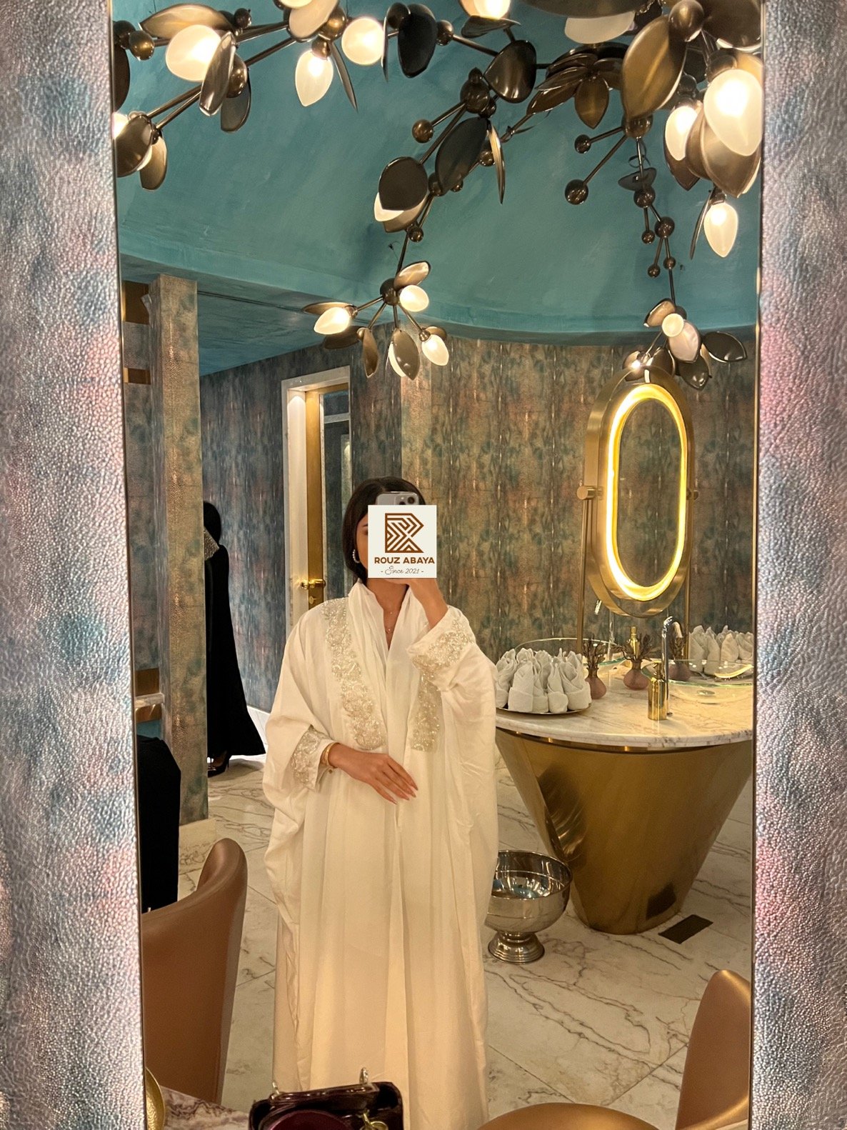 عبايه بشت أبيض ب شك وكرستال يدوي - صورة 4