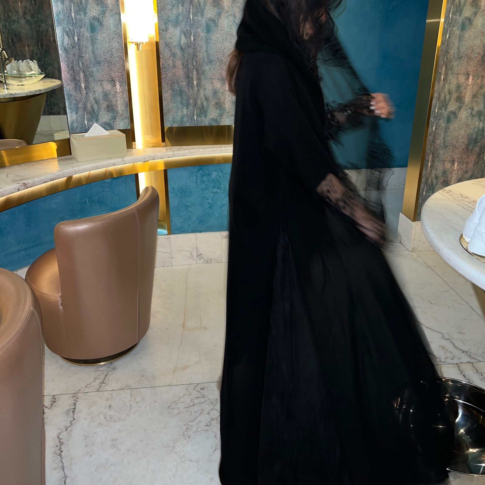 عباية كلوش دانتيل أسود شامل  الطرحة نصف دانتيل كامله - صورة 7