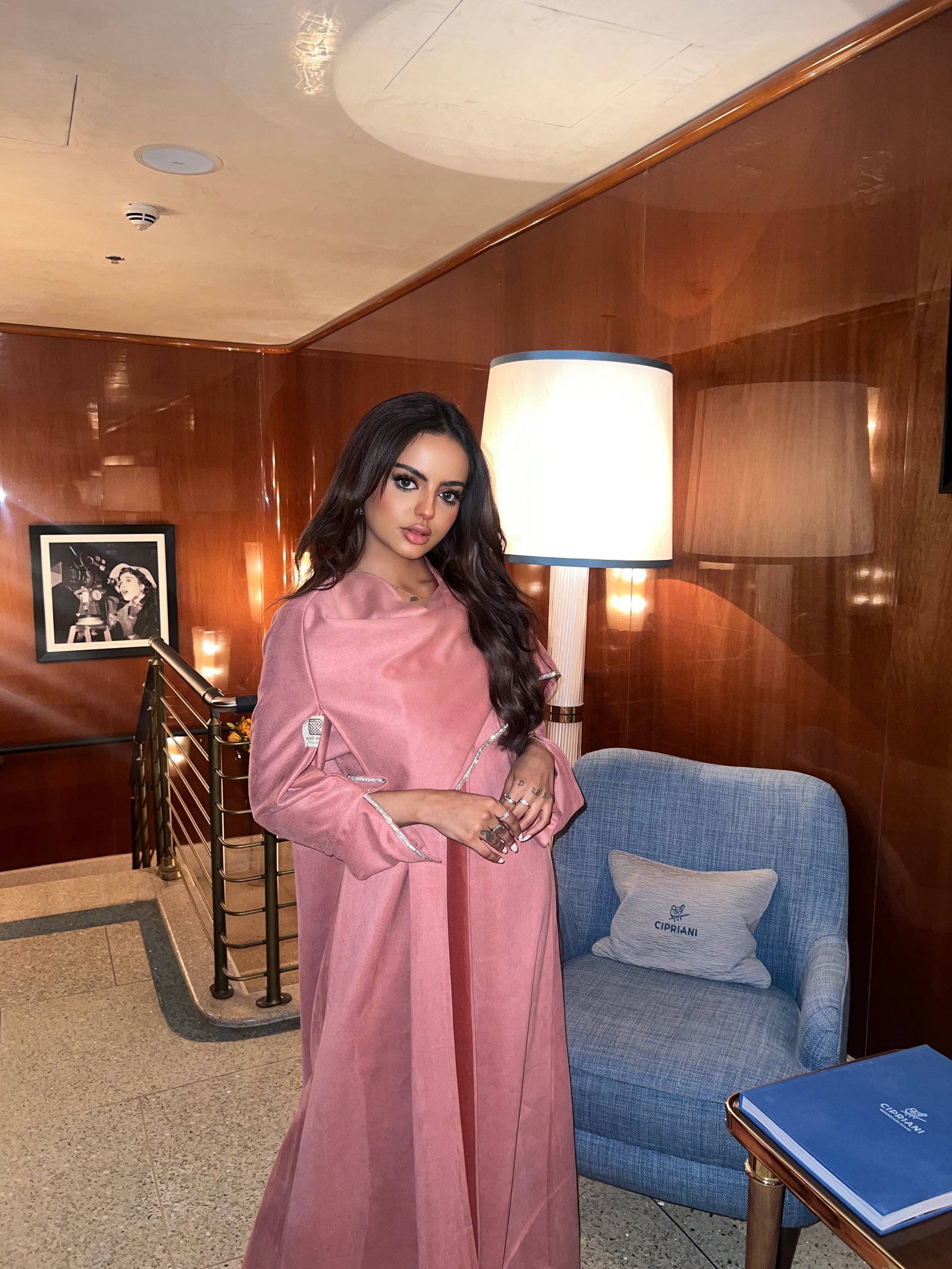 عباية شامواه  babypink بطرف كلفة ٣ قطع  - صورة 1