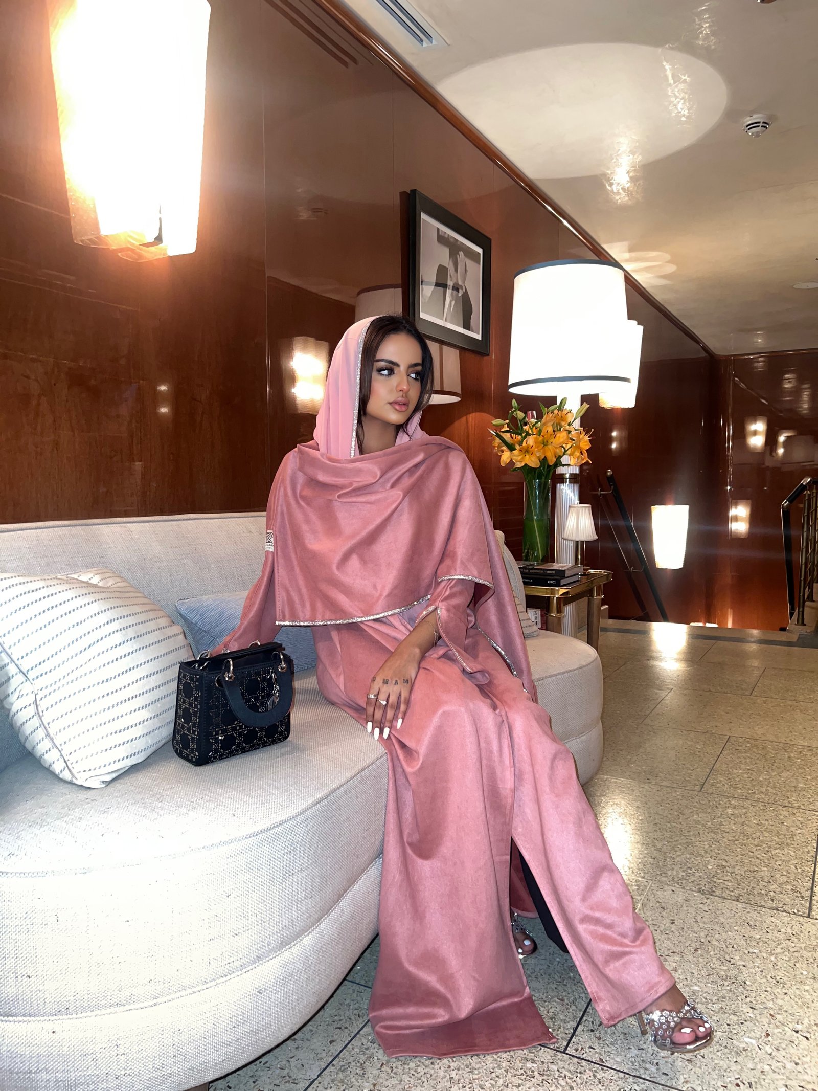 عباية شامواه  babypink بطرف كلفة ٣ قطع  - صورة 2