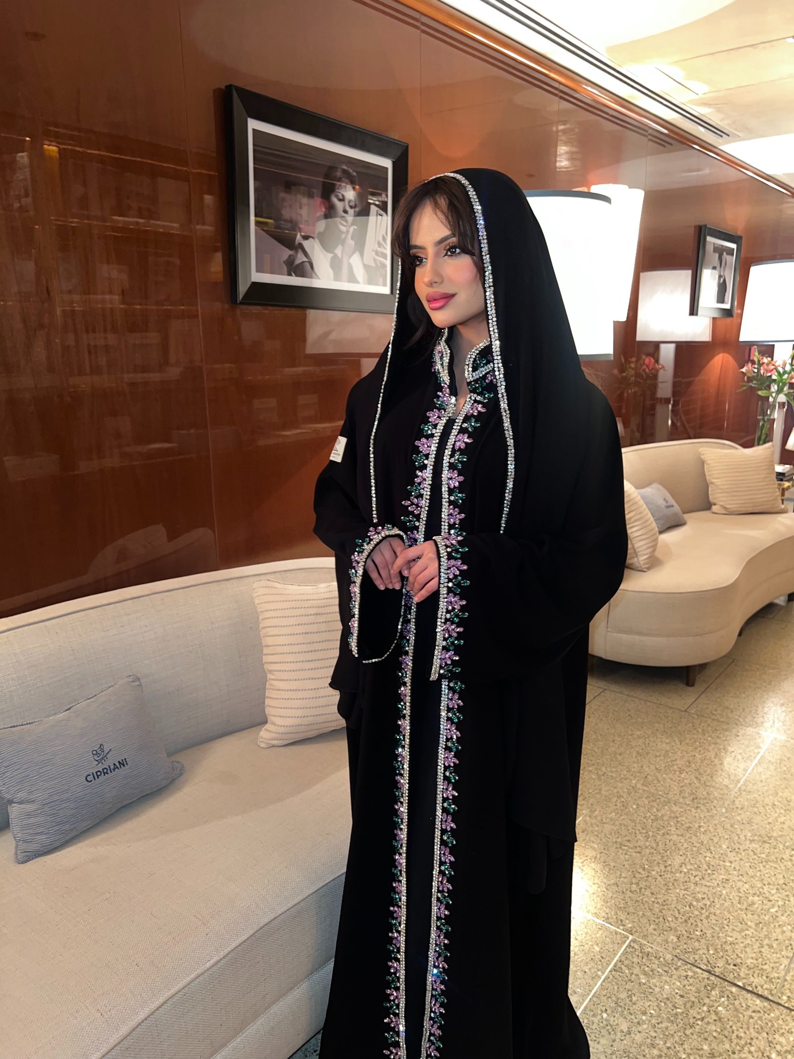 عباية شيخة الشيخات بكرستال كامل  - صورة 2