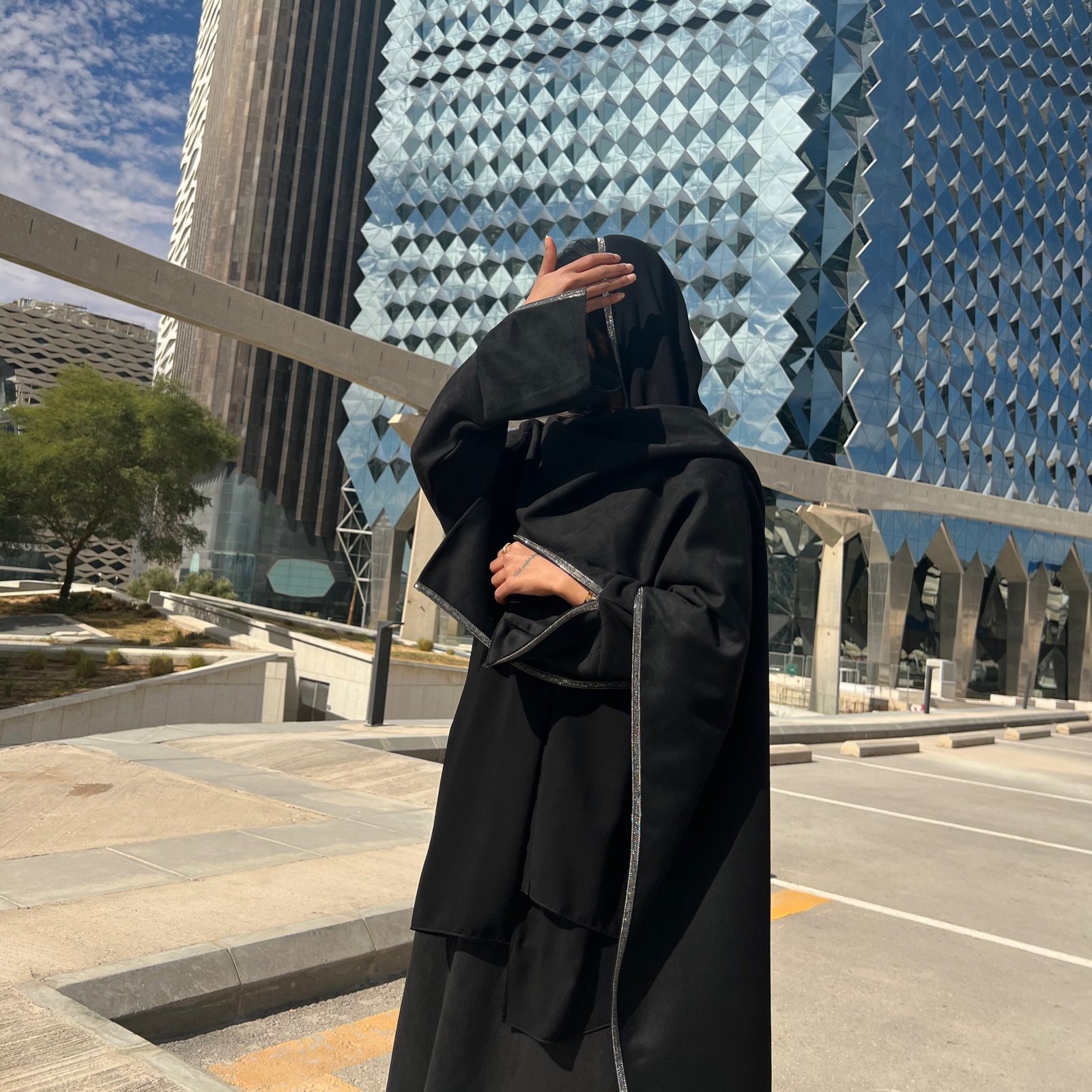 عبايه شامواه أسود بكلفة 3قطع شامل الطرحة - صورة 6
