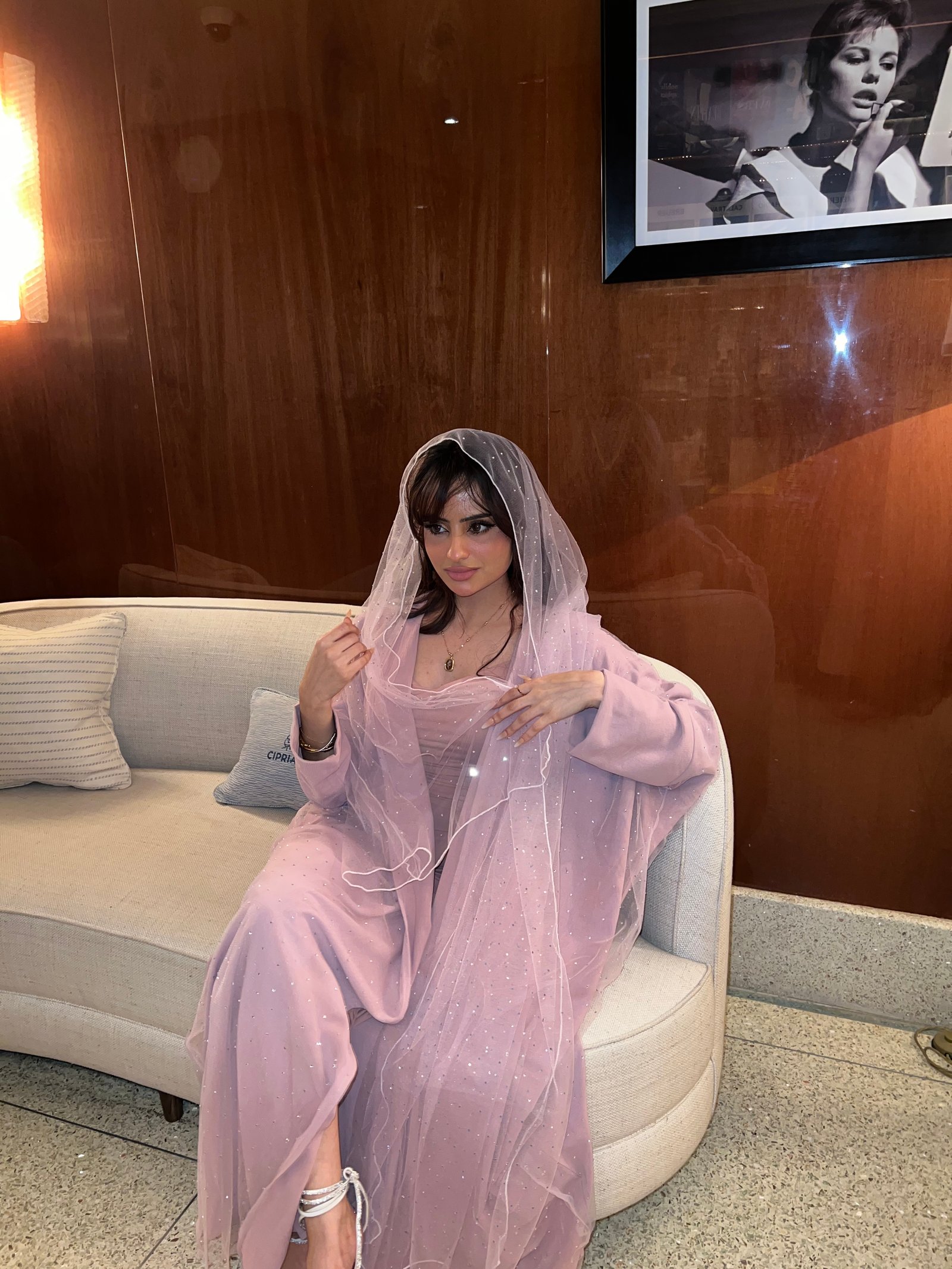 عباية مناسبات(شيفون فصوص وردي) شامل الطرحة - صورة 2