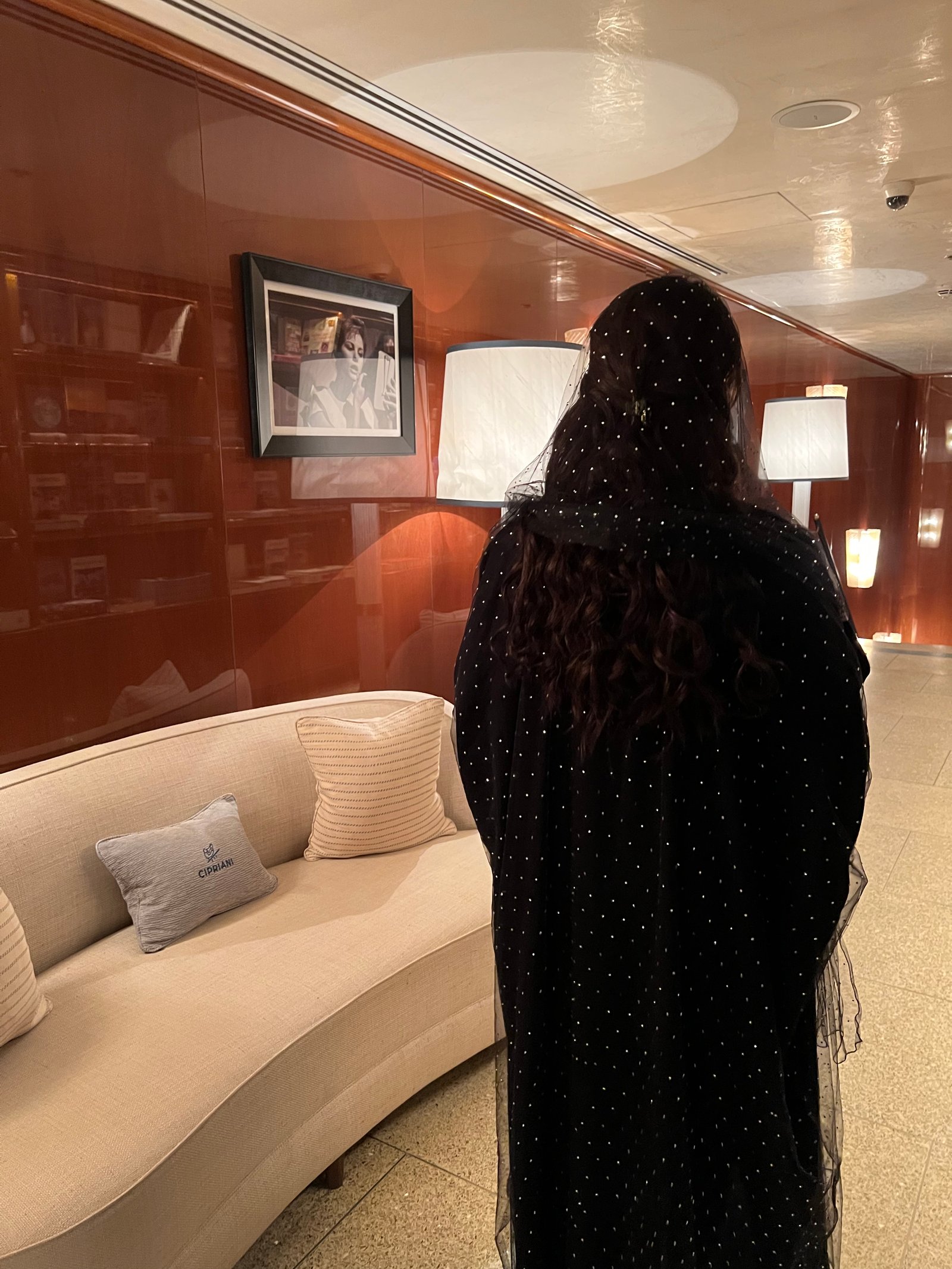  عباية مناسبات اسود(شيفون فصوص) شامل الطرحة - صورة 3