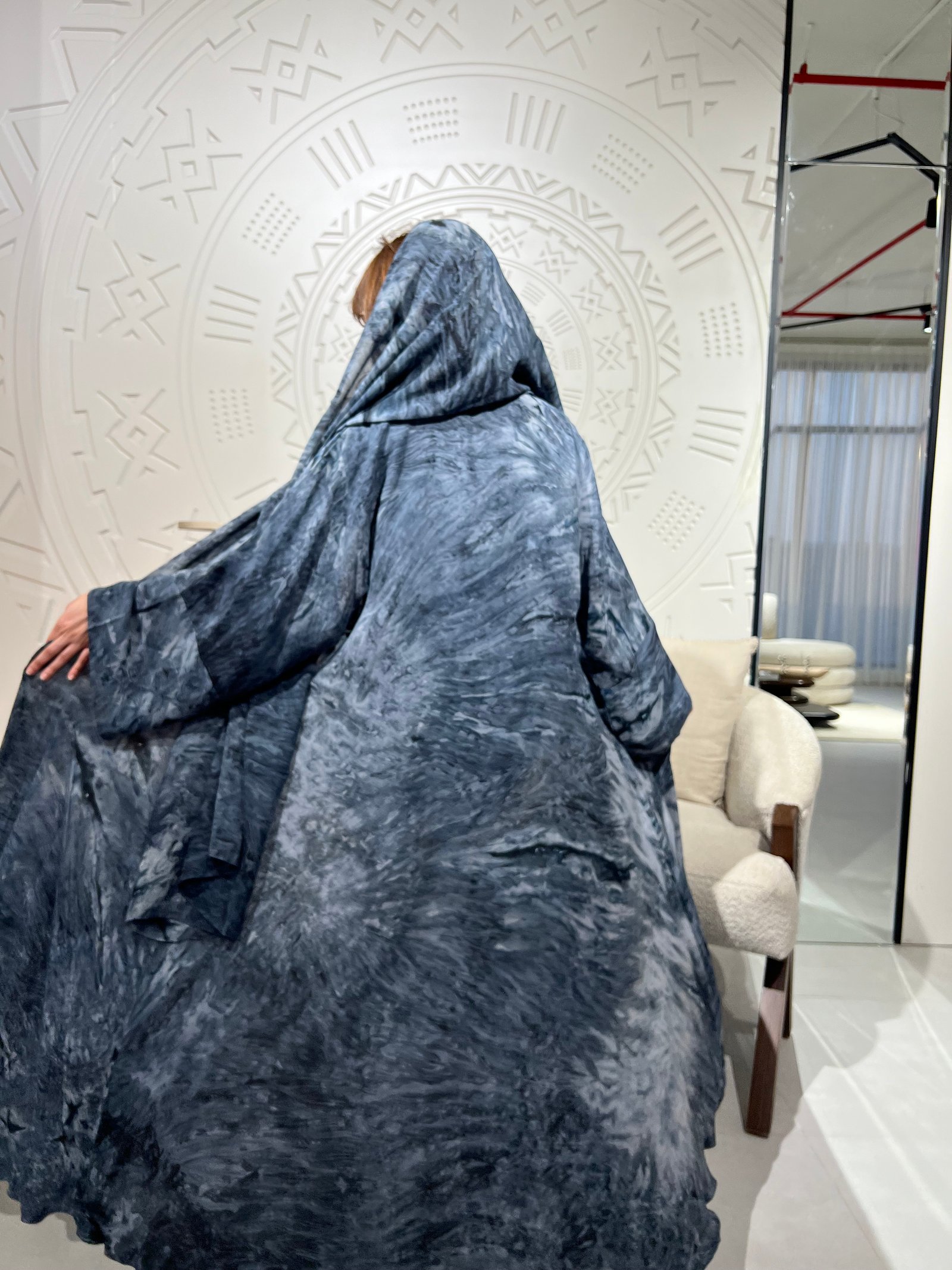 عباية كلوش شيفون مموج رصاصي بحري شامل الطرحة - صورة 2