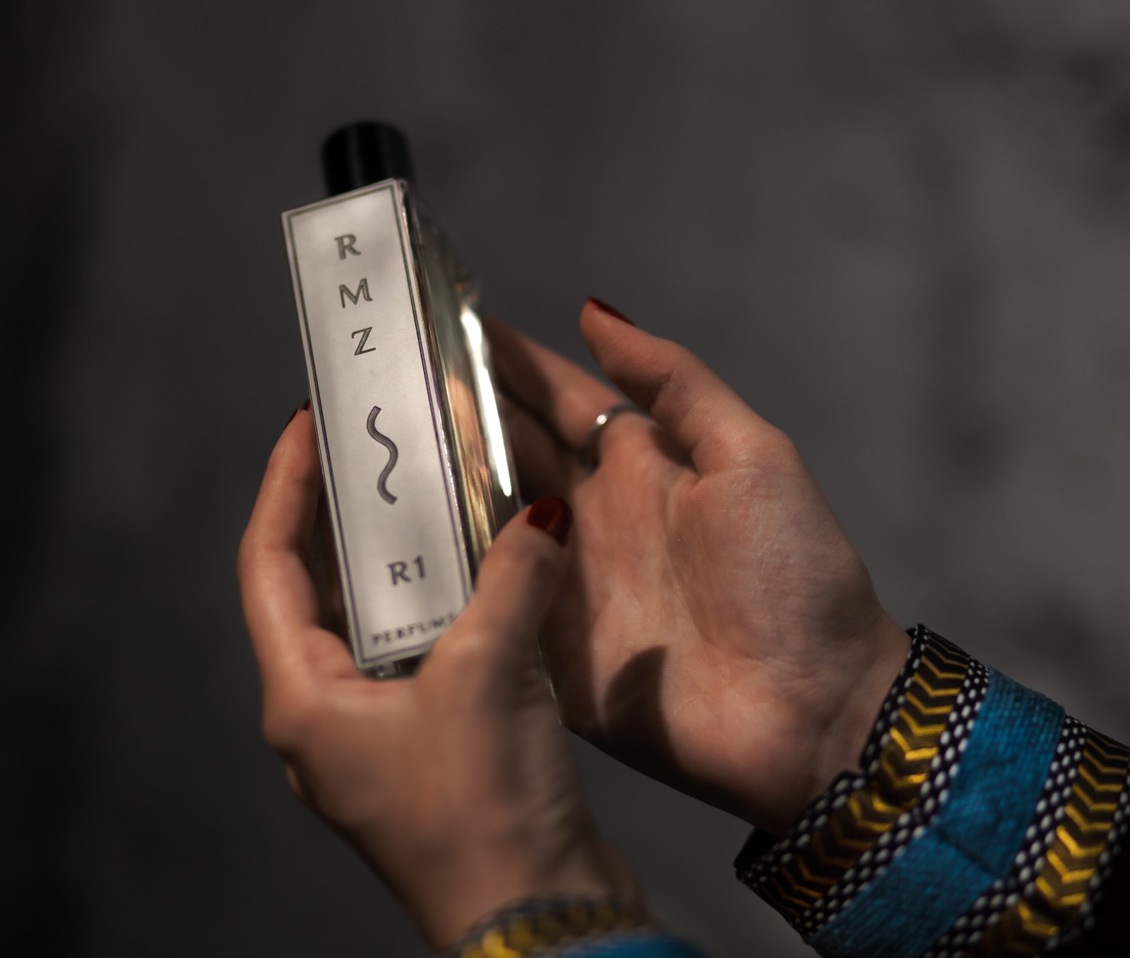 R1 Perfume - Image 1