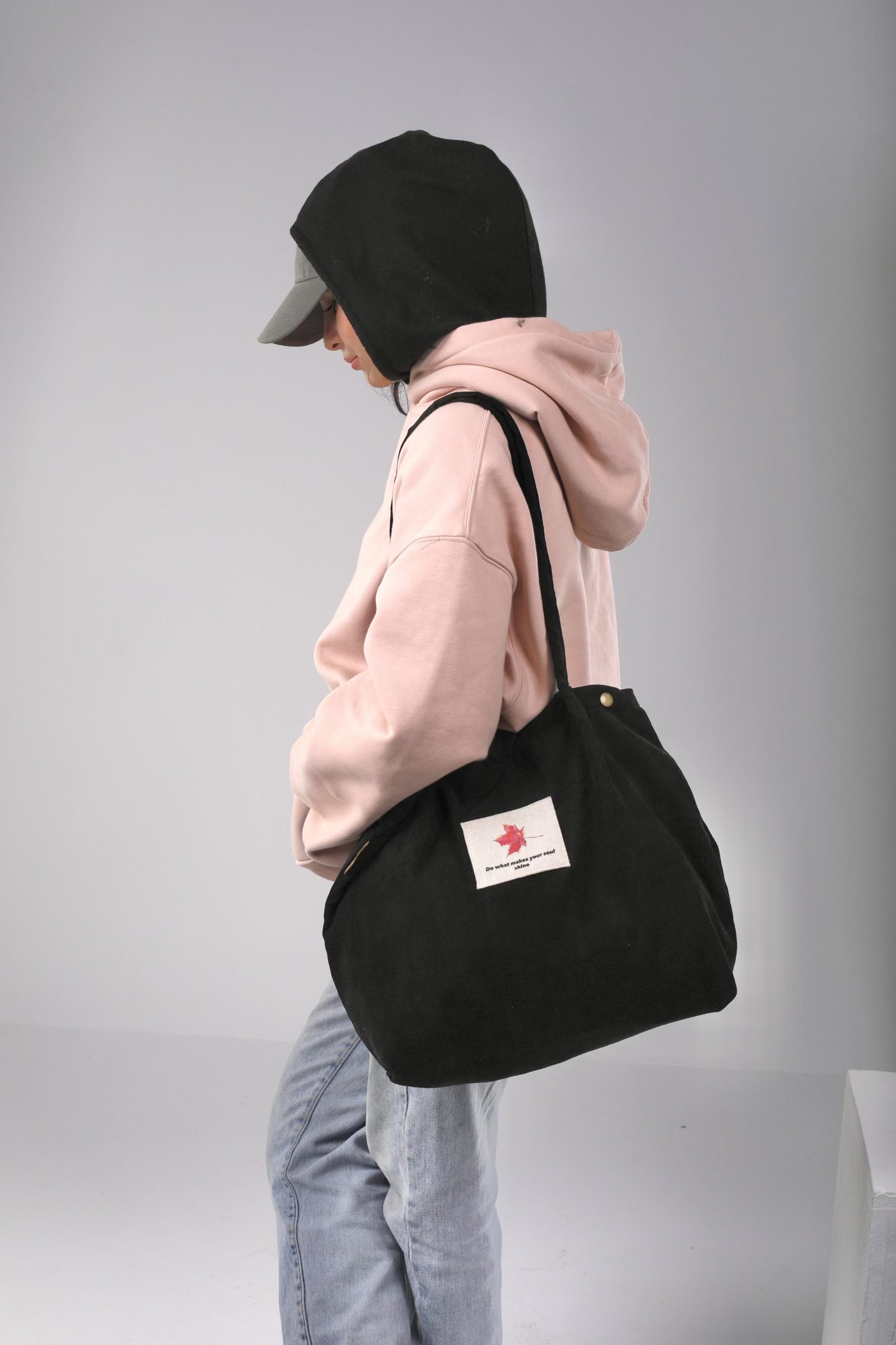 Flutterby floral tote bag- black - Image 2